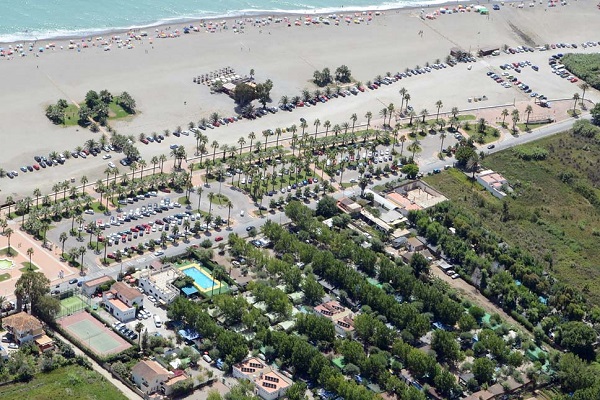 campings/espana/andalucia/granada/costa-tropical/PlayadePoniente/vista-aerea-poniente.jpg