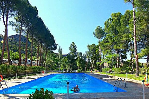 /campings/espana/aragon/zaragoza/LagoResort/piscina2.jpg