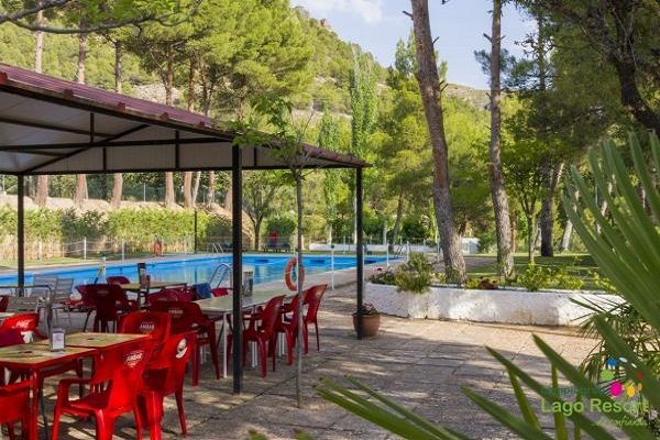 /campings/espana/aragon/zaragoza/LagoResort/terraza.jpg