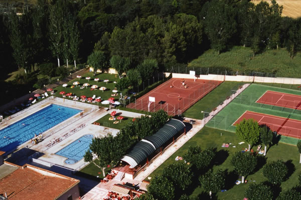 /campings/espana/castilla-y-leon/salamanca/Regio/regio-santa-marta-de-tormes-vista-aerea.jpg