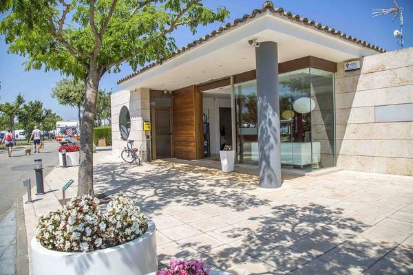 campings/espana/catalunya-cataluna/girona/costa-brava-norte/MasNou/recepcio-copia.jpg