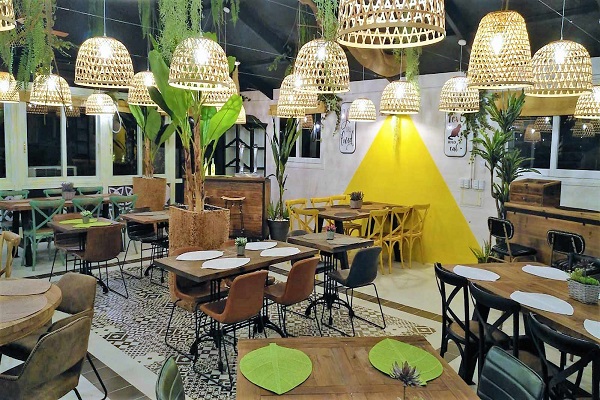 campings/espana/comunidad-valenciana/castellon/costa-del-azahar/TorrelaSal2/4-restaurante-junto-a-la-playa-blue-house-1.jpg