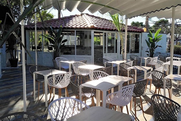 campings/espana/comunidad-valenciana/castellon/costa-del-azahar/TorrelaSal2/terrazas.jpg