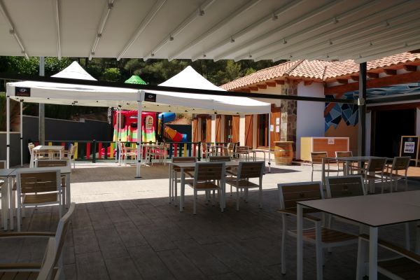 campings/espana/comunidad-valenciana/castellon/interior/Altomira/terraza-de-verano.jpg