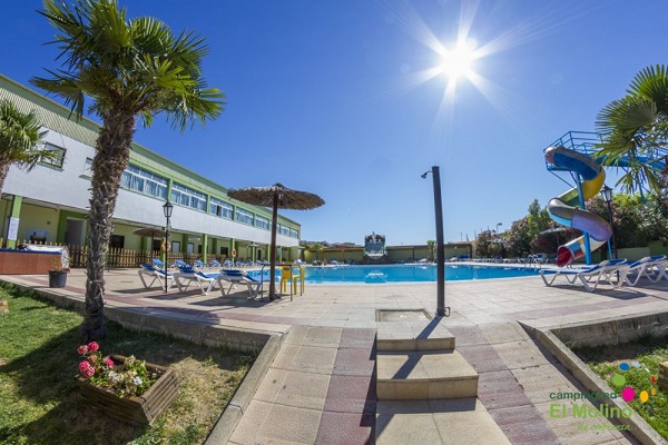 /campings/espana/navarra/navarra/ElMolino/piscina2.jpg