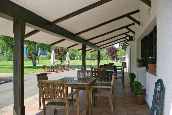 /campings/espana/principado-de-asturias/asturias/costa-verde-este/PlayaSauces/cps0620118094-terraza-0146.jpg