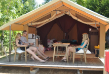 Tiendas Lodge
