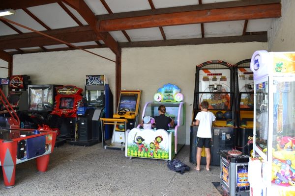 /campings/francia/aquitania/landas/LouBroustaricq/salle-de-jeux.jpg