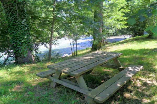 /campings/francia/midi-pirineos/ariege/LeHautSalat/camping-le-haut-salat-acces-direct-a-la-riviere.jpg