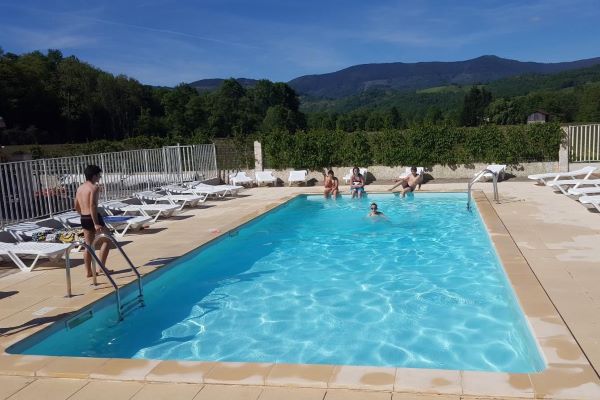 /campings/francia/midi-pirineos/ariege/LeHautSalat/piscine-vu-montagne-convertimage-1-convertimage-1-0.jpg