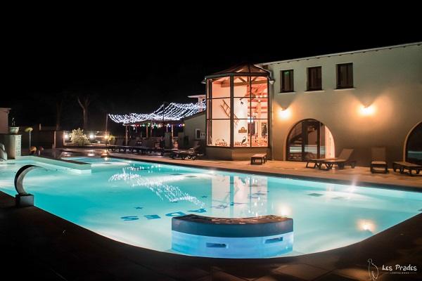 /campings/francia/midi-pirineos/aveyron/LesPrades/camping-les-prades-espace-aquatique-piscine-luxe.jpg