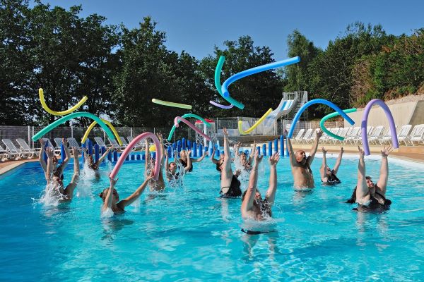 /campings/francia/midi-pirineos/aveyron/LesTerrassesduLac/aquagym-terrasses-du-lac.jpg