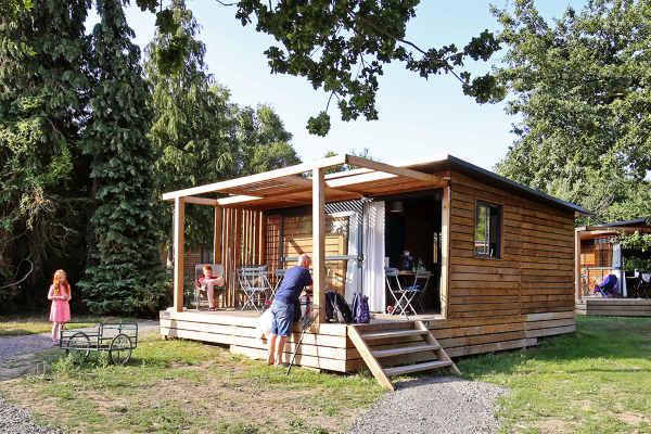 /campings/francia/midi-pirineos/gers/LesRivesDuLac/huttopia-camping-lac-de-l-uby-galerie-photos-hebergements-chalet-evasion.png