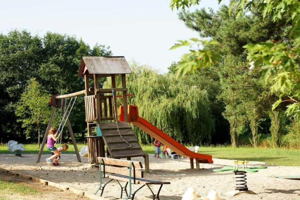 /campings/francia/midi-pirineos/lot/LesChaletsdeThegra/juegos.png