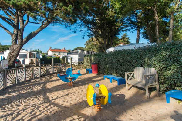 /campings/francia/paises-del-loira/loira-atlantico/BorddeMer/jeu-enfant.jpg