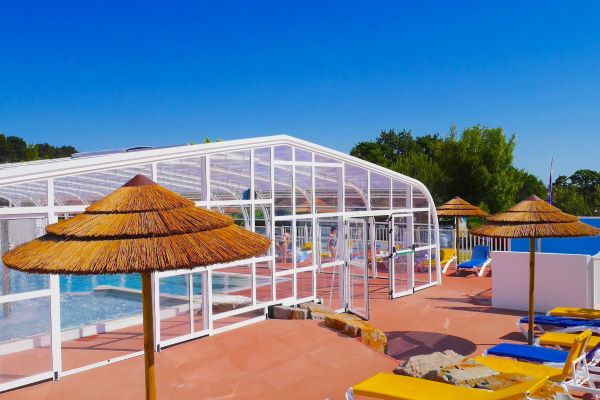 campings/francia/paises-del-loira/loira-atlantico/LesBrillas/piscine-7.jpg