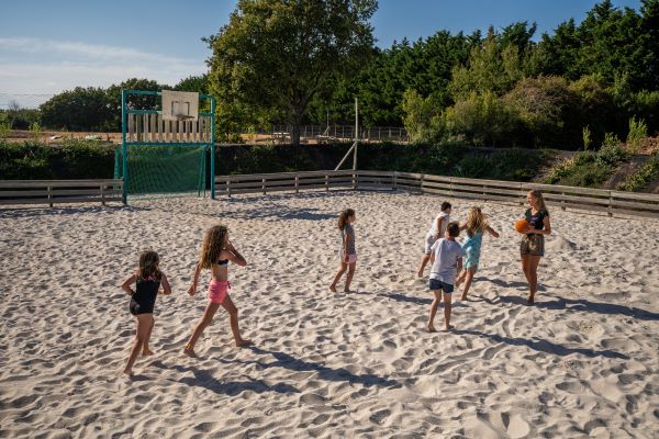 campings/francia/paises-del-loira/loira-atlantico/LesBrillas/terrain-sport-9.jpg