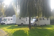 Parcelas camping para tiendas, caravanas y camping-cars