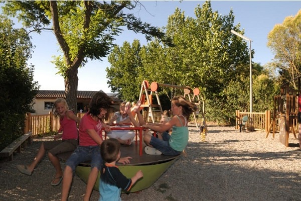 /campings/francia/provenza-alpes-costa-azul/bocas-del-rodano/DuranceetLuberon/camping-durance-luberon-1547125517-xl.jpg