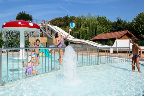 /campings/francia/rodano-alpes/ain/IledelaComtesse/pataugeoire-jeux.jpg