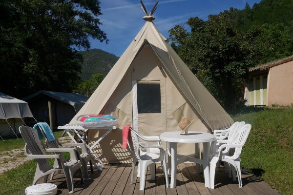 campings/francia/rodano-alpes/ardeche/MasdeChampel/vacanaces-insolites-tarn-4.jpg